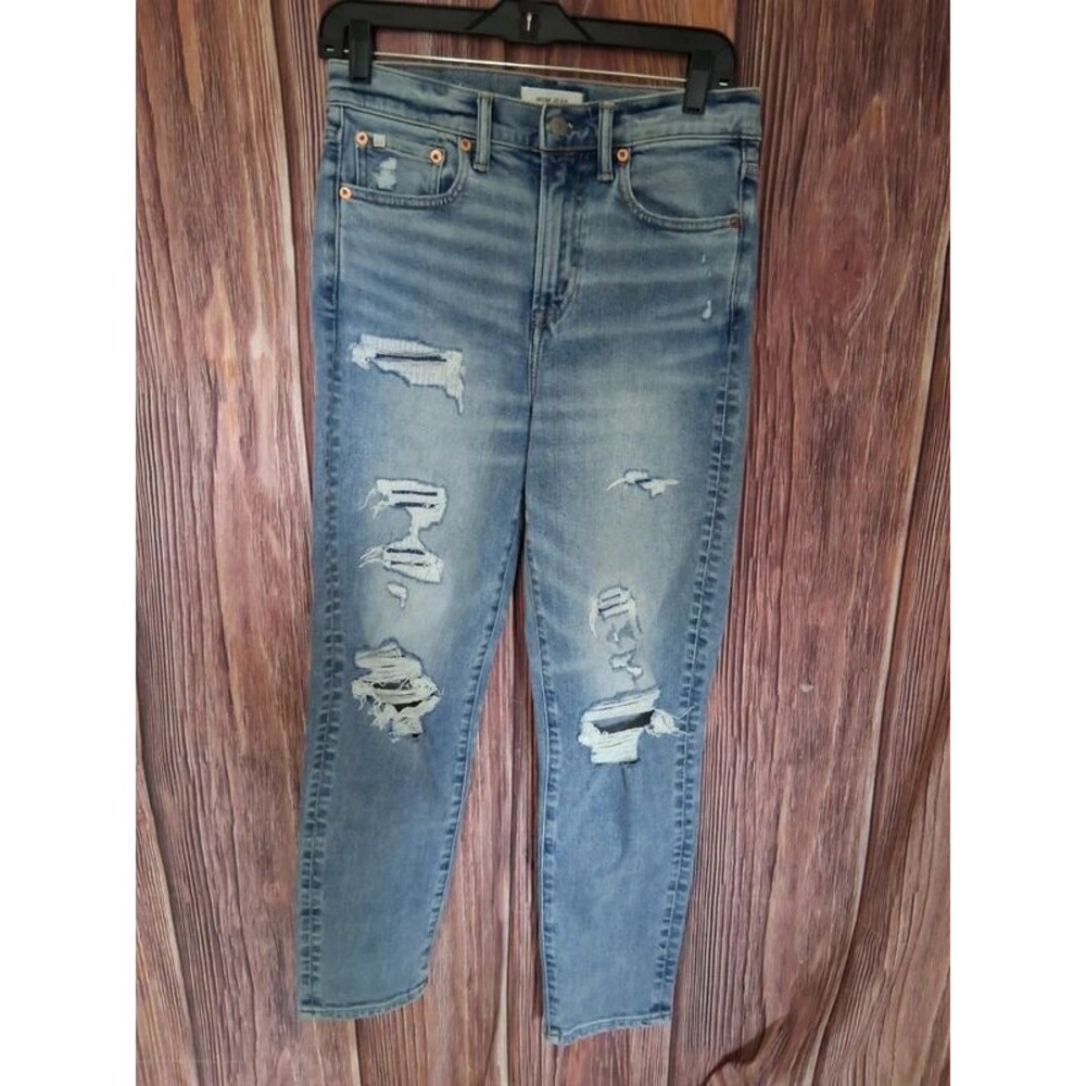 AE77 American Eagle Distressed High Rise Mom Jeans Light Wash Sz 4 Regular